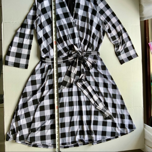 LESLIE FAY Black & White Gingham, Faux Wrap MIDI, A-Line Dress, 3/4 Sleeves - Picture 4 of 7